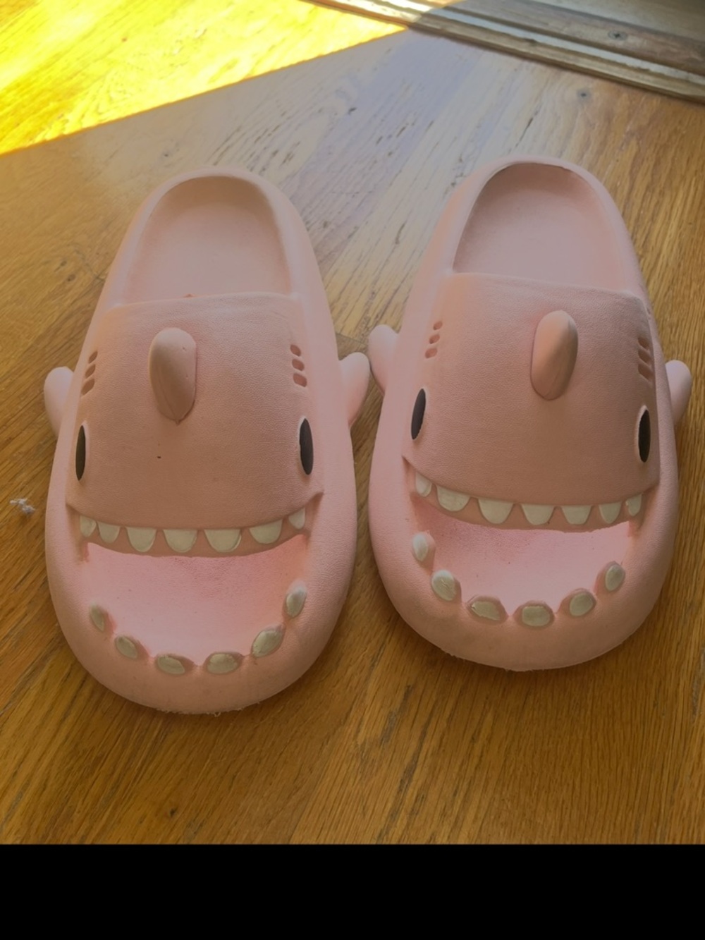Amazon Women’s Pink Shark Slide One-Piece Clog Size 38-39